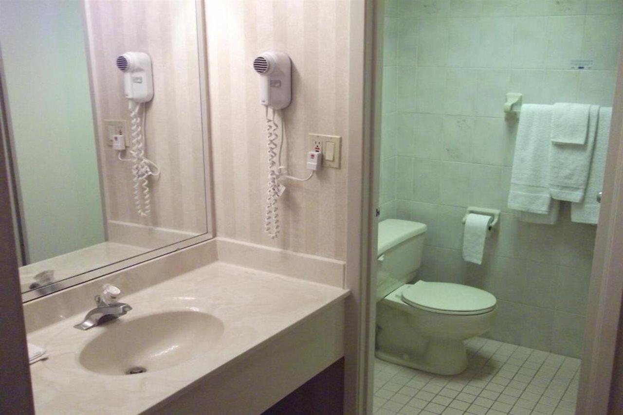 Travelodge By Wyndham Niagara Falls Lundys Lane Zewnętrze zdjęcie