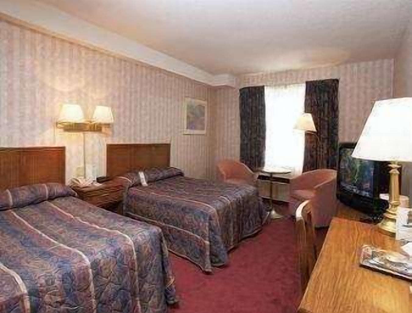 Travelodge By Wyndham Niagara Falls Lundys Lane Pokój zdjęcie