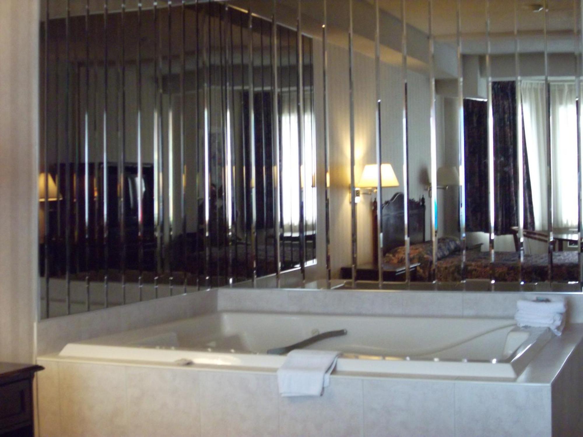 Travelodge By Wyndham Niagara Falls Lundys Lane Zewnętrze zdjęcie